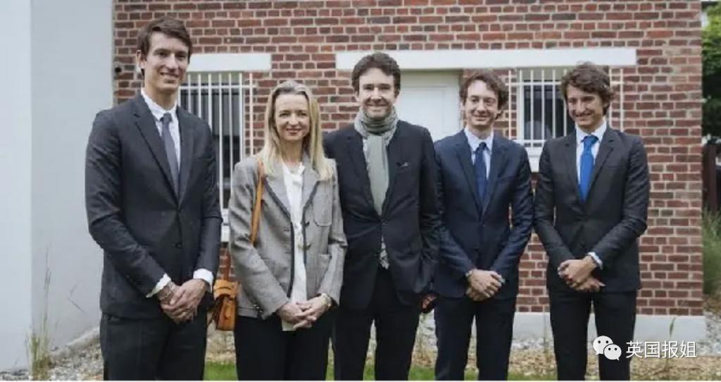 Lisa疯马秀刚跳完，绯闻男友家就曝丑闻？LV家族最近瓜太多！