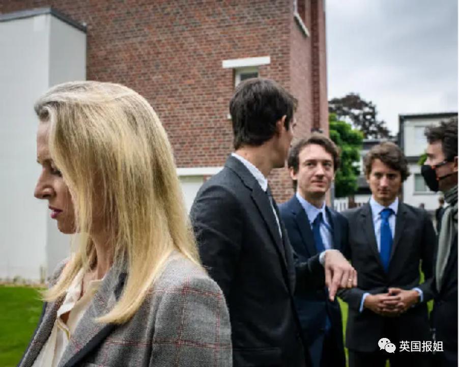 Lisa疯马秀刚跳完，绯闻男友家就曝丑闻？LV家族最近瓜太多！