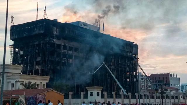 埃及一警察局突发大火已致38人受伤