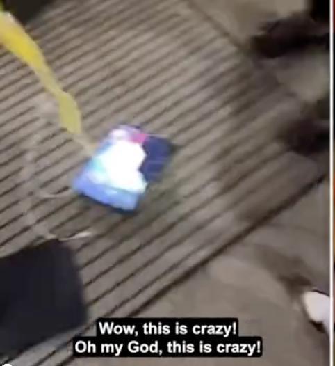 美国蒙面劫匪洗劫苹果店，苹果禁用失窃设备，劫匪生气怒砸设备