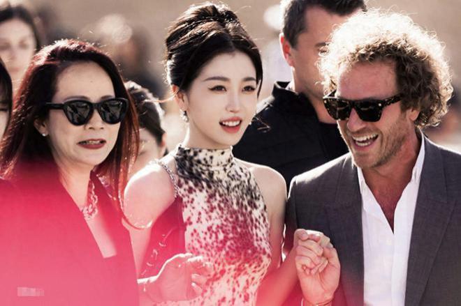 刘昊然惹争议！国庆节为辱华品牌走秀，评论区骂声一片