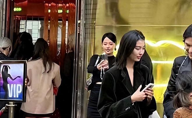 刘昊然惹争议！国庆节为辱华品牌走秀，评论区骂声一片