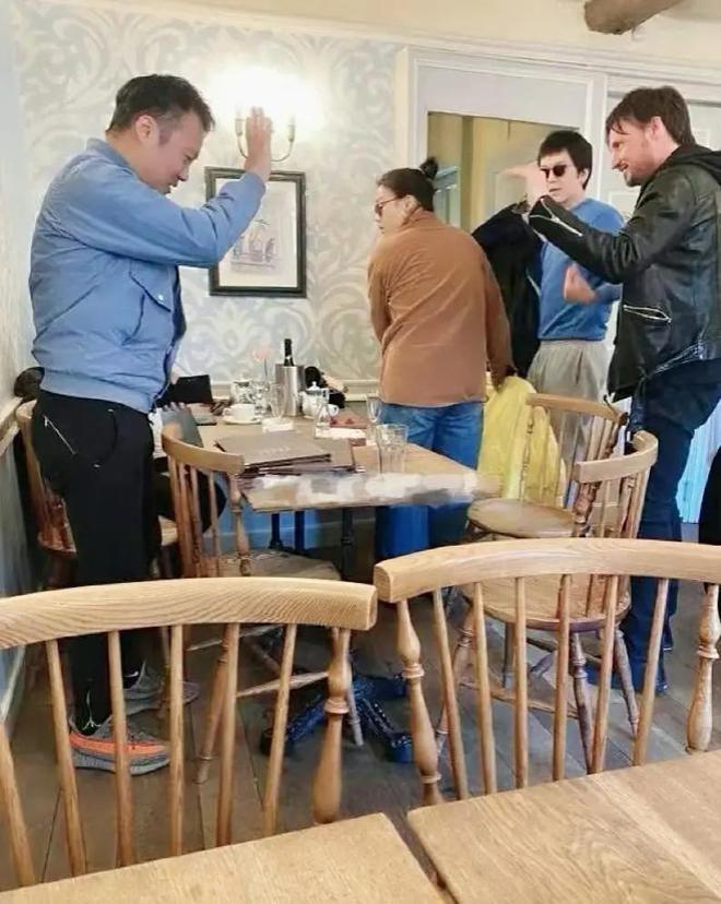 马思纯现身巴黎被偶遇，近状曝光差点认不出，身材暴瘦模样变化大