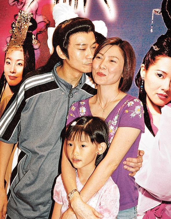 郑少秋夫妇证实长女自杀：心情未平复想帮忙办后事，遗产交给生母处理