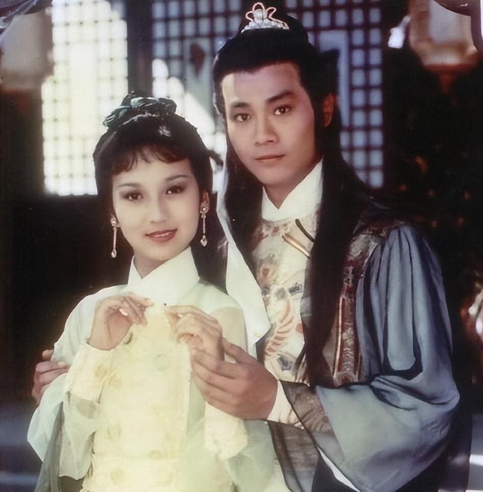 郑少秋夫妇证实长女自杀：心情未平复想帮忙办后事，遗产交给生母处理