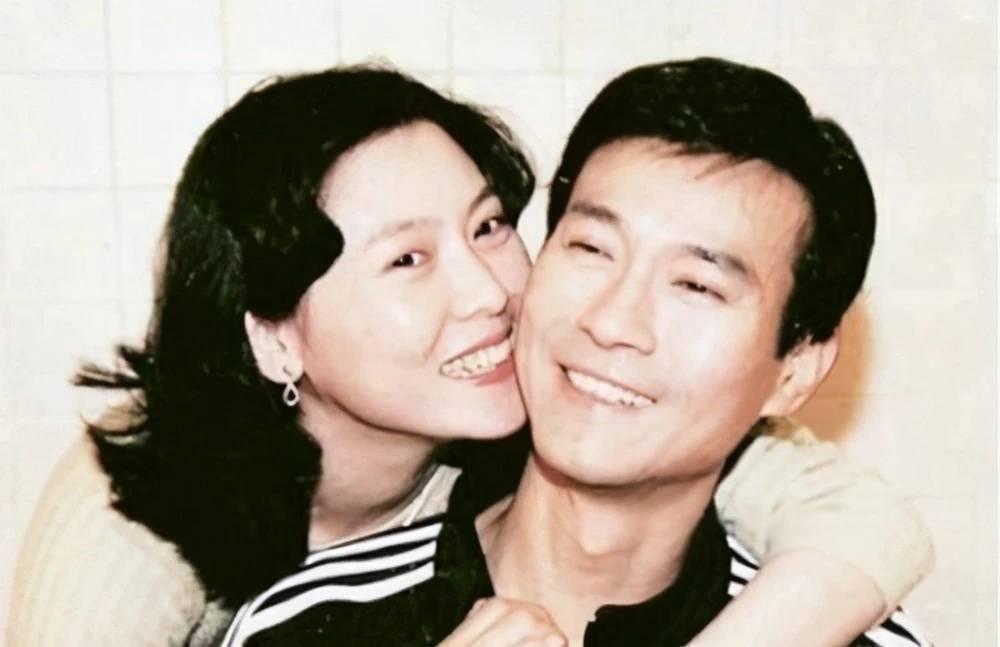 郑少秋夫妇证实长女自杀：心情未平复想帮忙办后事，遗产交给生母处理