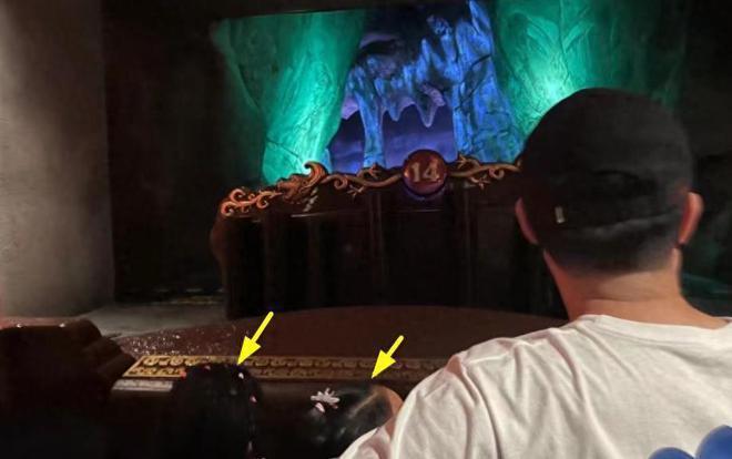 陈赫一家4口被偶遇，39岁张子萱又高又瘦，3岁小女儿热情乖巧！