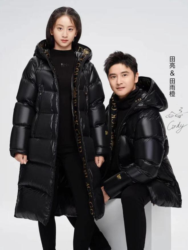 田亮父女拍广告，15岁森碟身高直追爸爸腿一样粗，长得像孪生兄妹