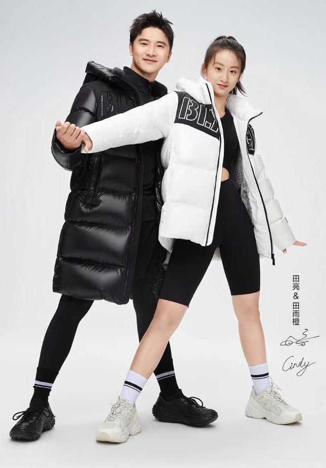 田亮父女拍广告，15岁森碟身高直追爸爸腿一样粗，长得像孪生兄妹