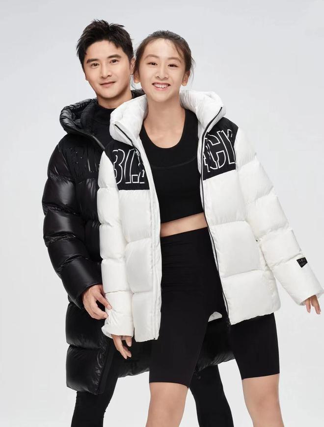 田亮父女拍广告，15岁森碟身高直追爸爸腿一样粗，长得像孪生兄妹