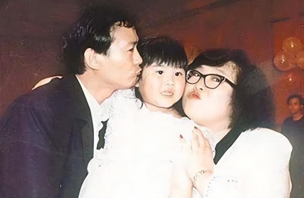 管生不管养？郑少秋长女在美突然自尽身亡，老戏骨被质疑私德有亏