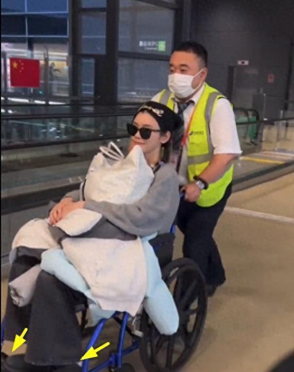 奚梦瑶腿受伤综艺喊停！何猷君清晨送其回上海，细节曝光！