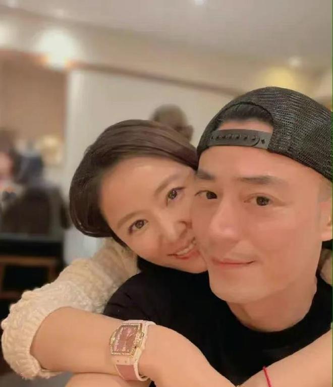 林心如重返内地工作，与谢娜合体录节目被偶遇，47岁近状保持超好|霍建华|佟大为|刘亦菲|女明星_网易订阅