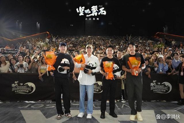 票房已破5亿，领跑国庆档，《坚如磐石》褒贬不一，国师喜忧参半