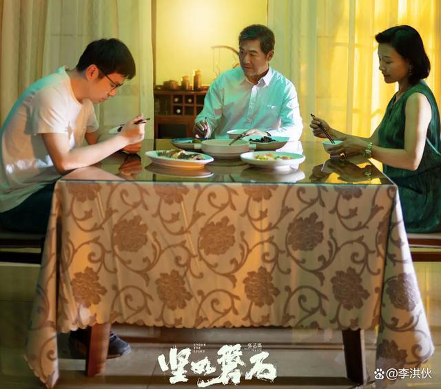 票房已破5亿，领跑国庆档，《坚如磐石》褒贬不一，国师喜忧参半