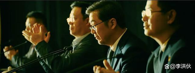 票房已破5亿，领跑国庆档，《坚如磐石》褒贬不一，国师喜忧参半