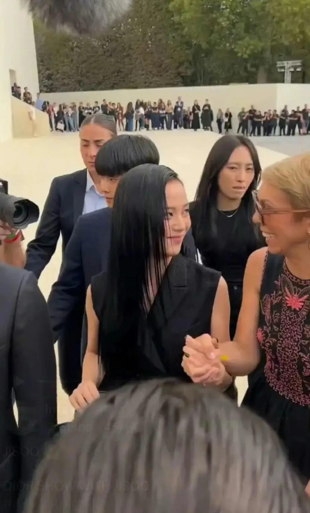 丑出国门？怎么都嫌她丢人啊…