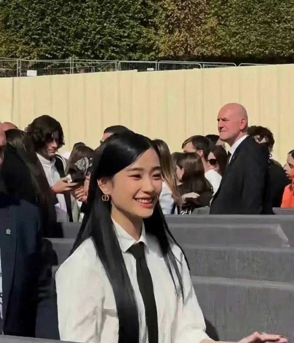 丑出国门？怎么都嫌她丢人啊…