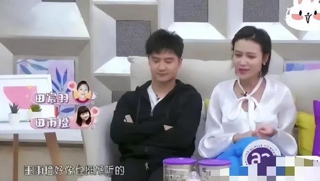 田亮父女拍广告，森碟身高直追爸爸，长得像孪生兄妹