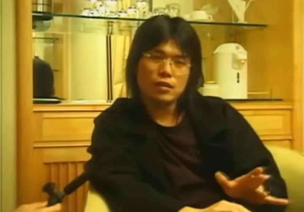 还记得“暂时将你眼睛闭了起来”的伍佰吗？来听粉丝唱歌了？