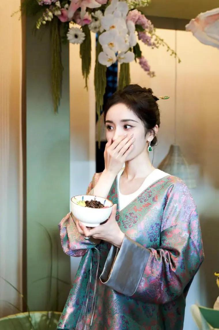 怎么十年过去了，还在跟风学她？