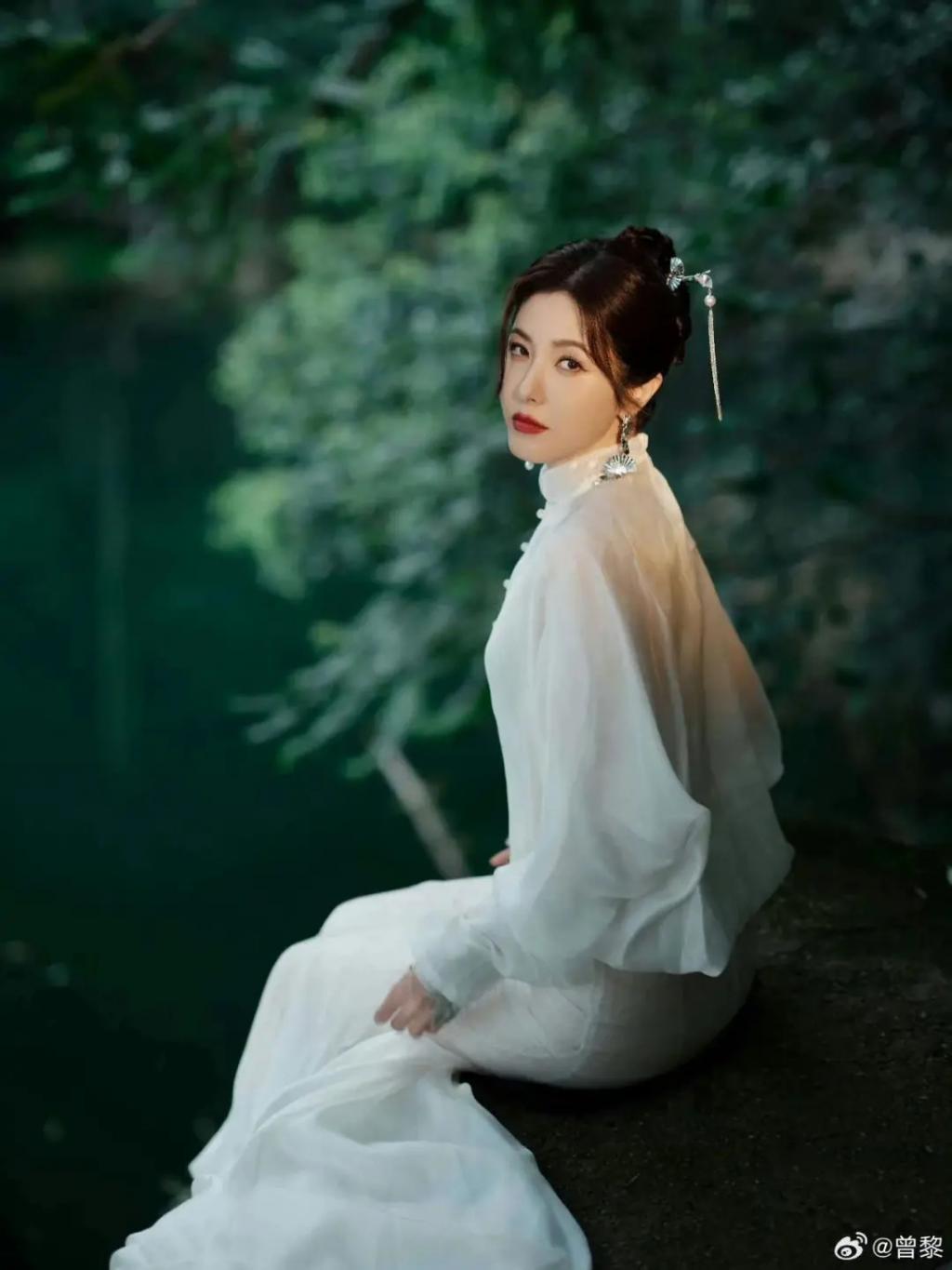 怎么十年过去了，还在跟风学她？