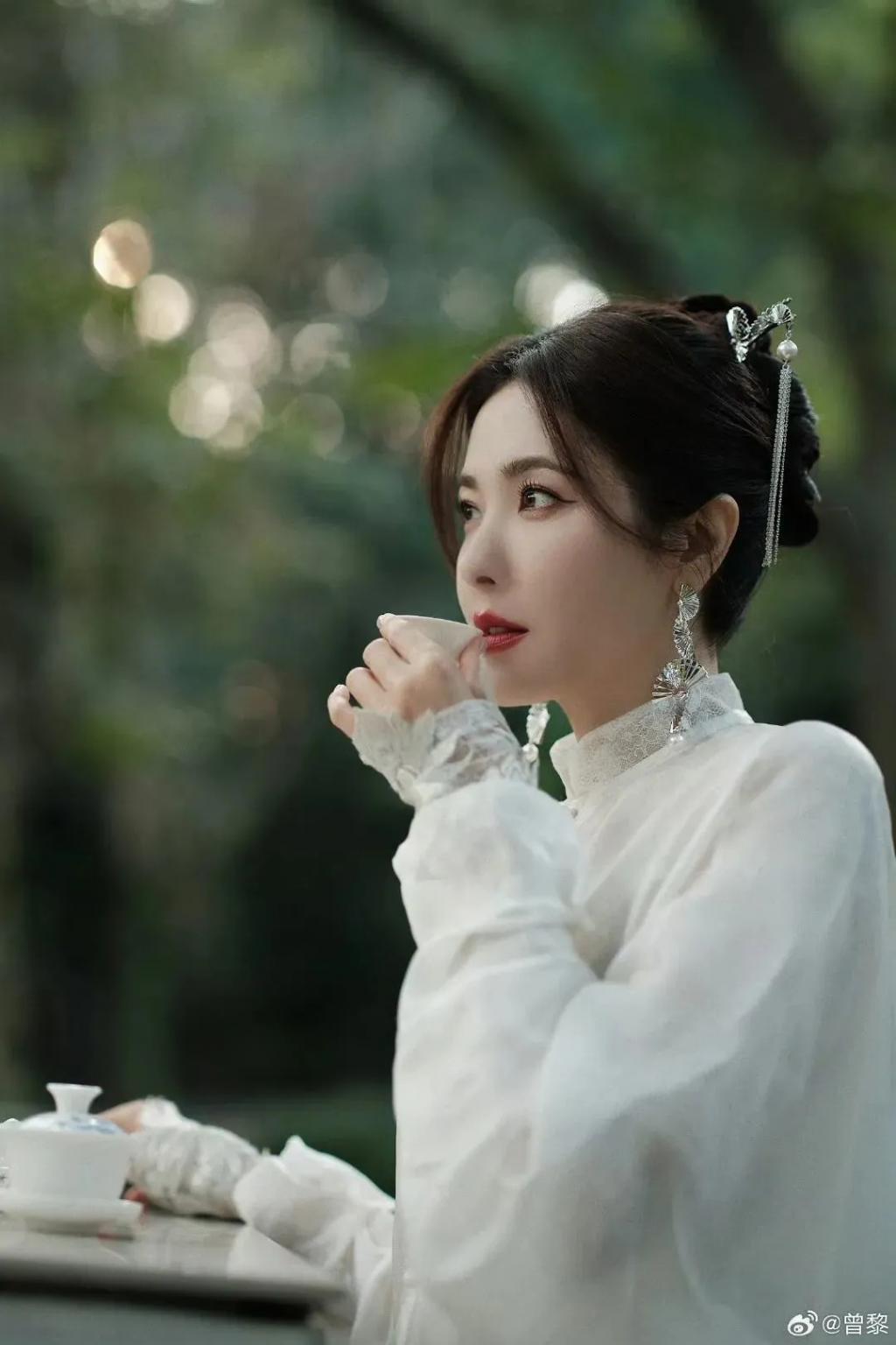 怎么十年过去了，还在跟风学她？