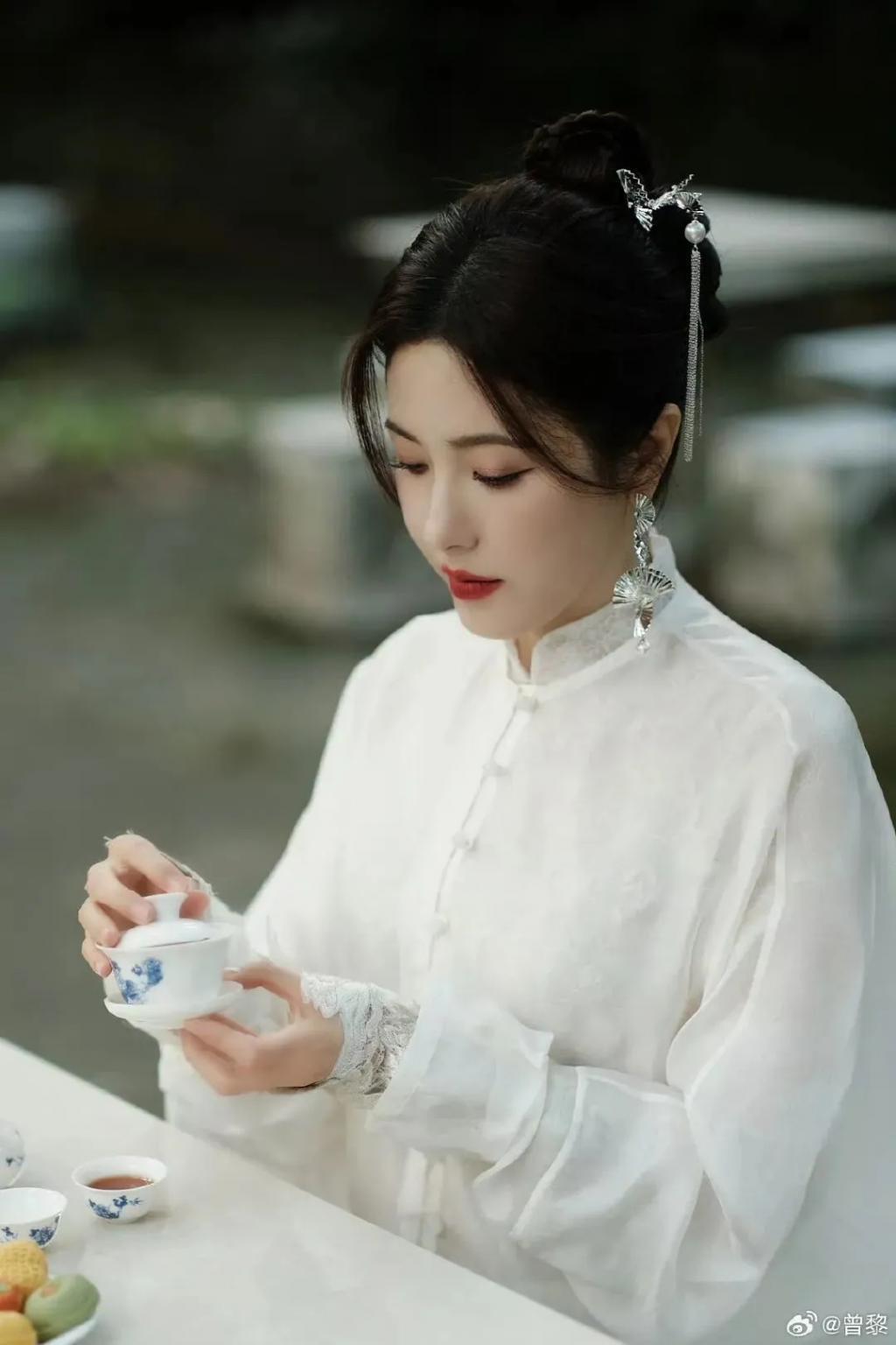 怎么十年过去了，还在跟风学她？