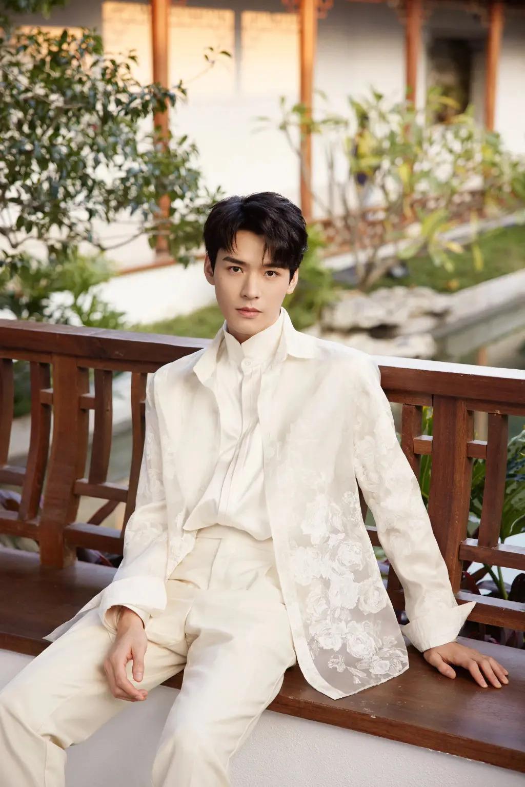 怎么十年过去了，还在跟风学她？