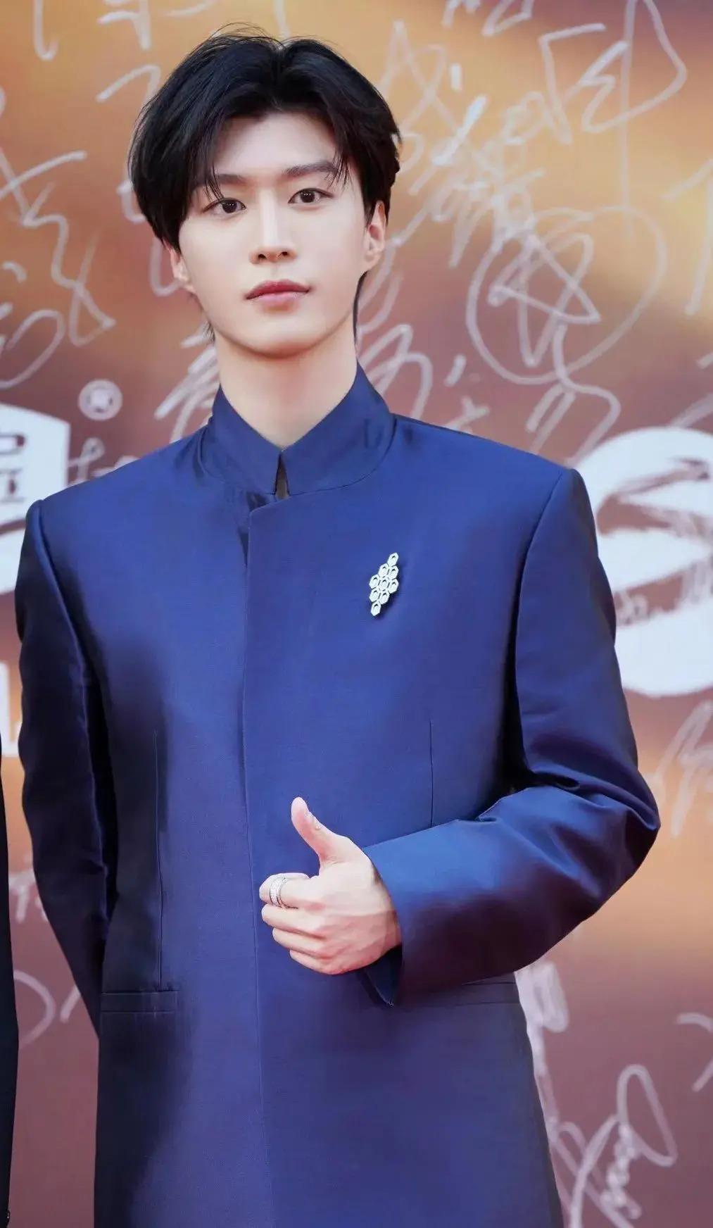 怎么十年过去了，还在跟风学她？