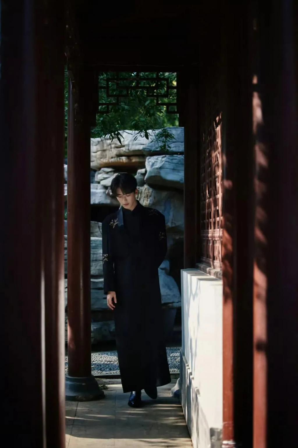 怎么十年过去了，还在跟风学她？