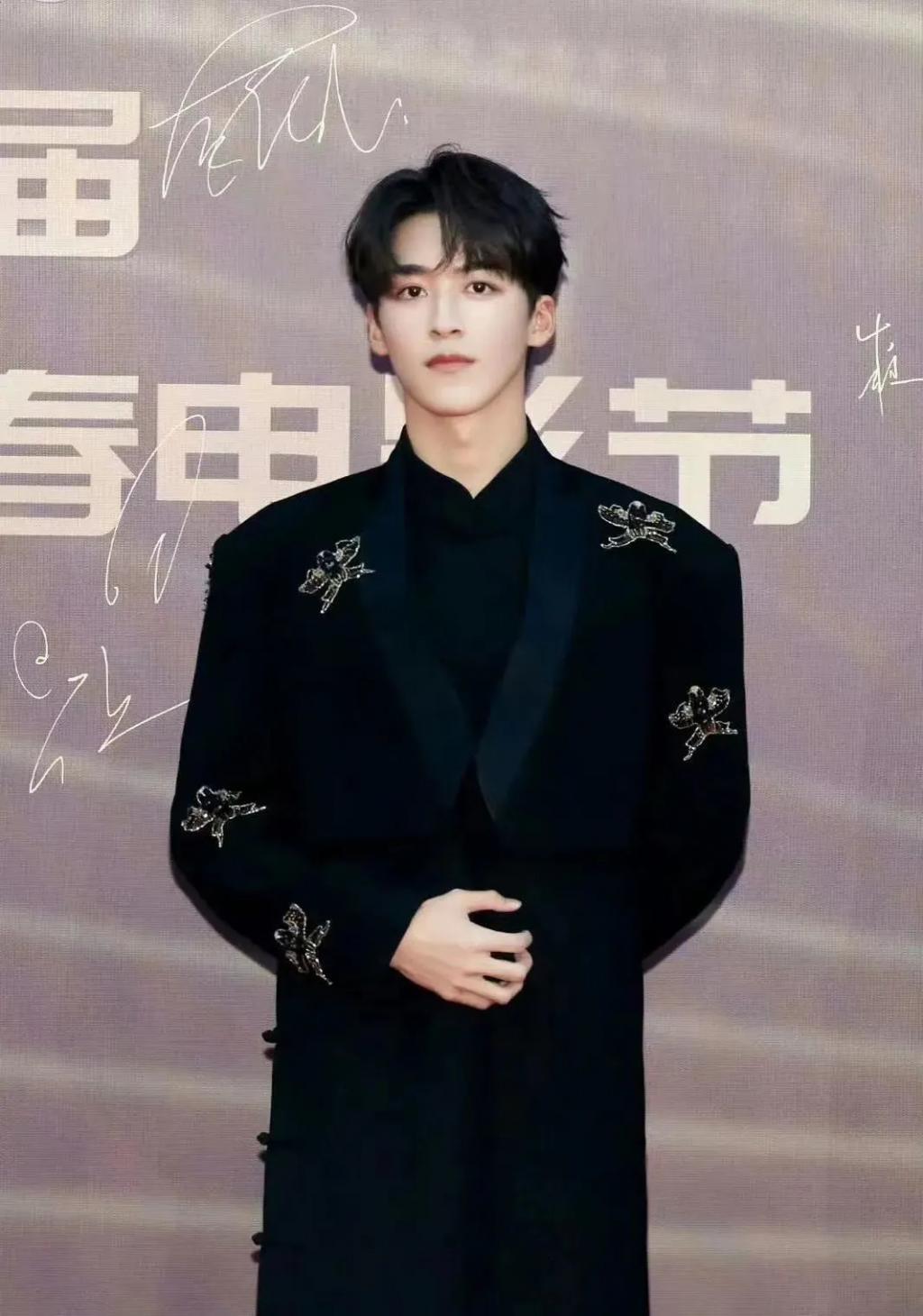 怎么十年过去了，还在跟风学她？