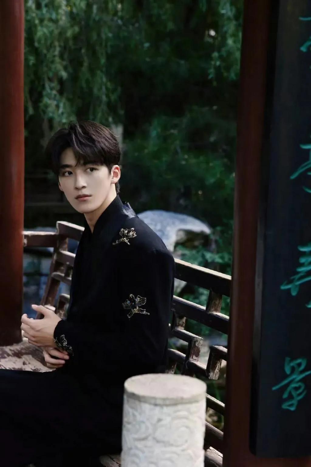 怎么十年过去了，还在跟风学她？