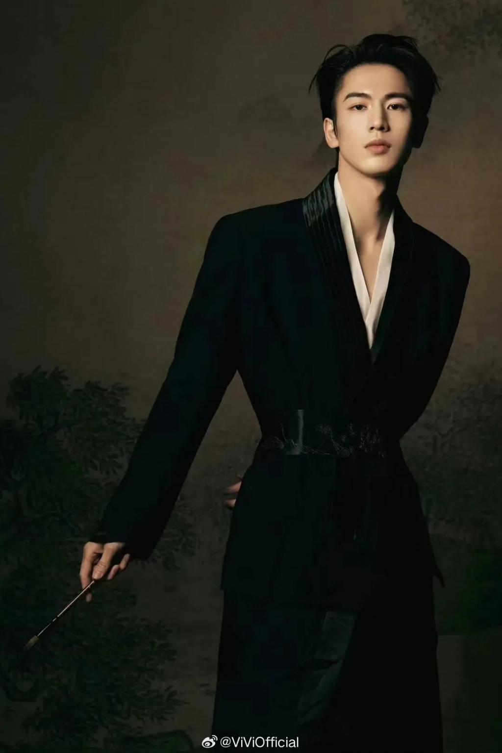 怎么十年过去了，还在跟风学她？