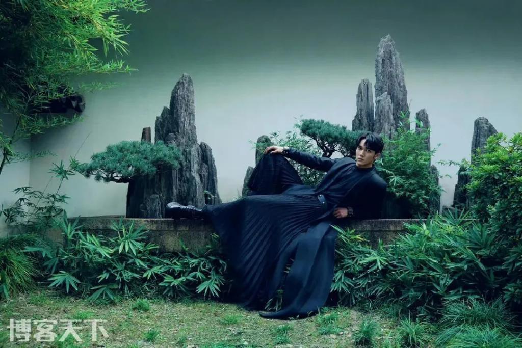 怎么十年过去了，还在跟风学她？