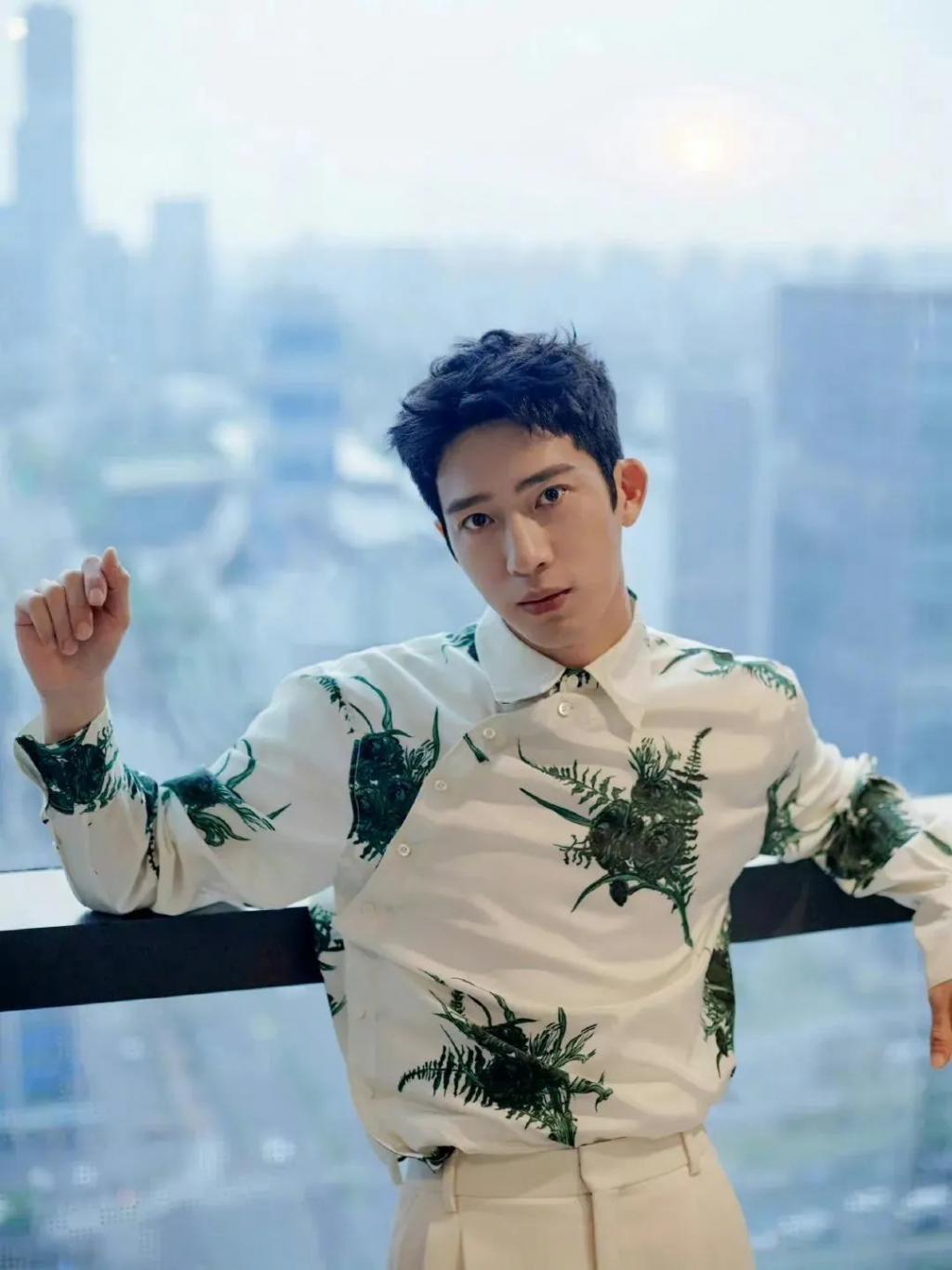 怎么十年过去了，还在跟风学她？