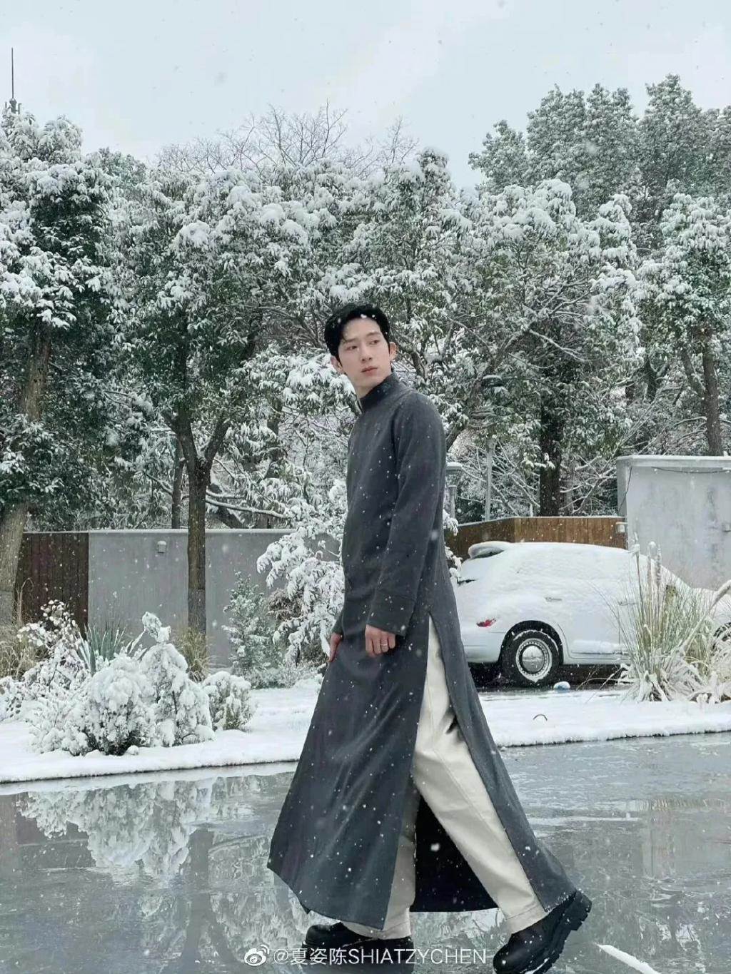 怎么十年过去了，还在跟风学她？