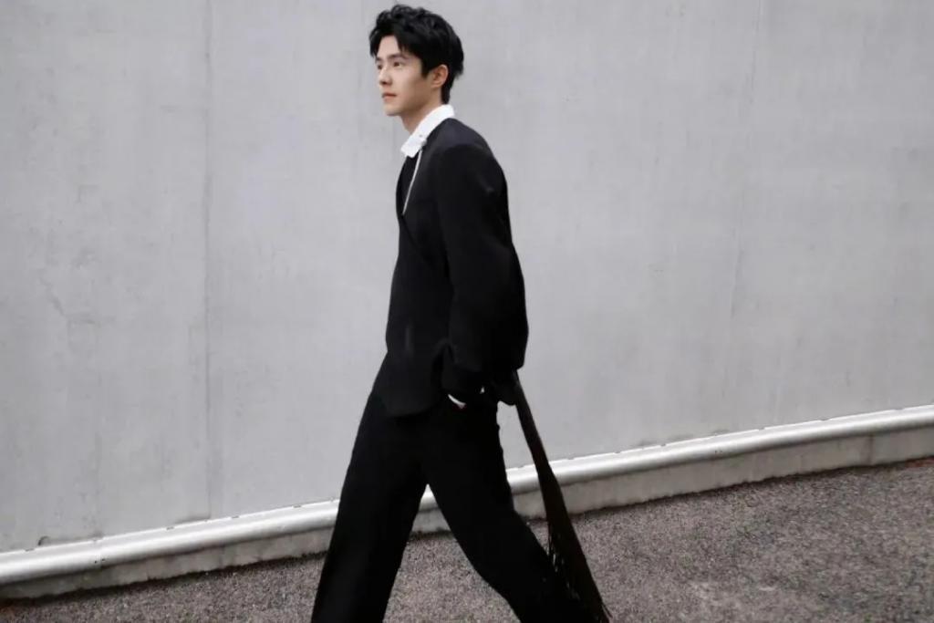 怎么十年过去了，还在跟风学她？