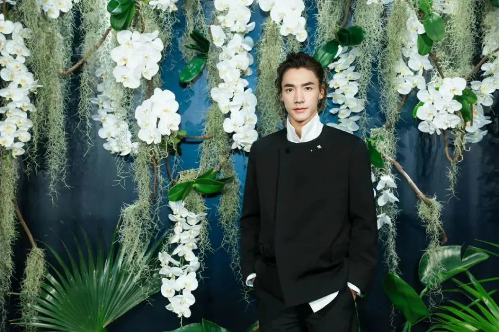 怎么十年过去了，还在跟风学她？