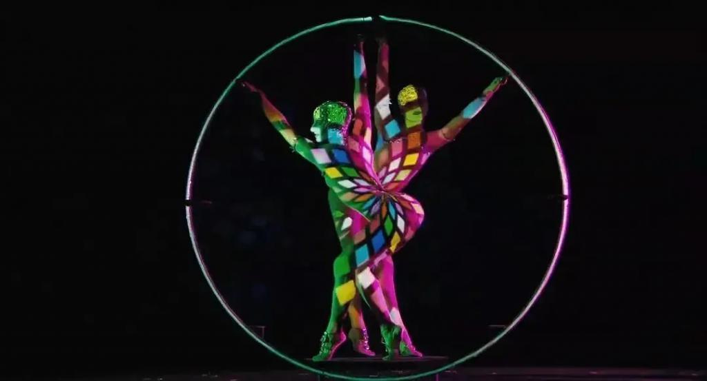 “Angelababy去看Lisa疯马秀就被骂上热搜，至于吗？”