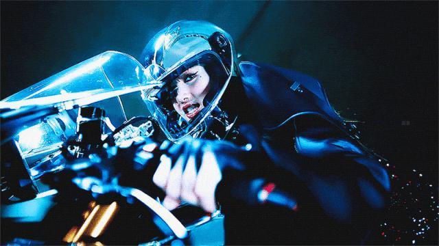 “Angelababy去看Lisa疯马秀就被骂上热搜，至于吗？”