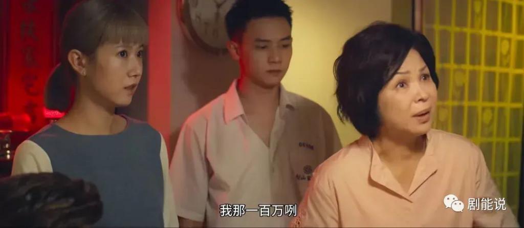 翻身后，她又轻轻地秒了