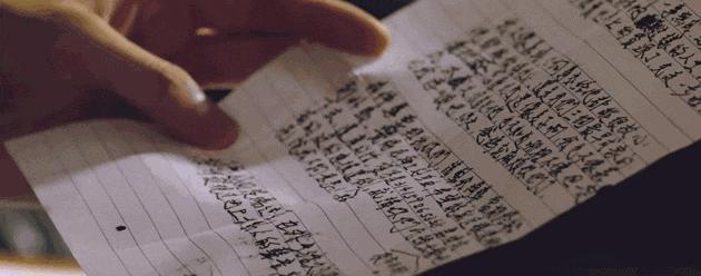 翻身后，她又轻轻地秒了