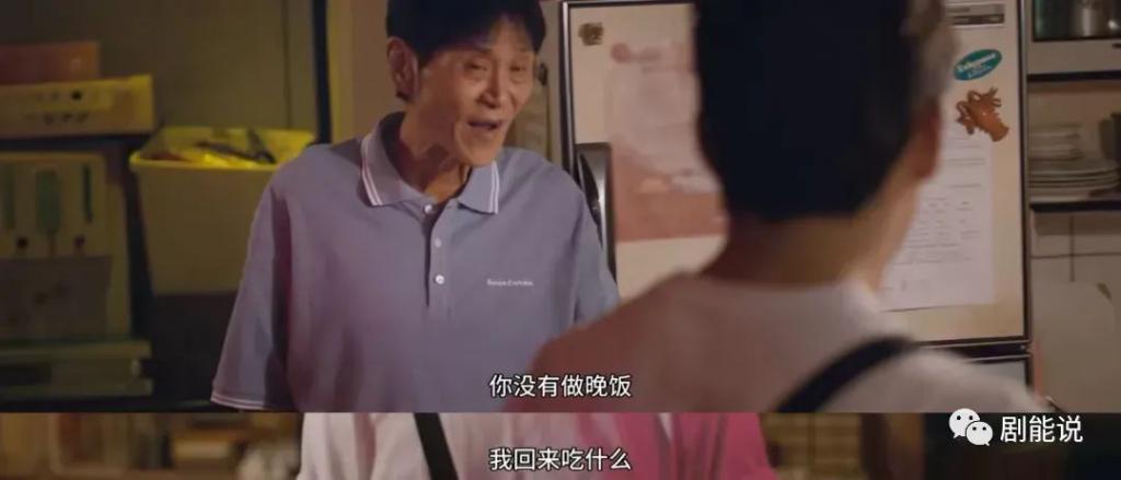 翻身后，她又轻轻地秒了