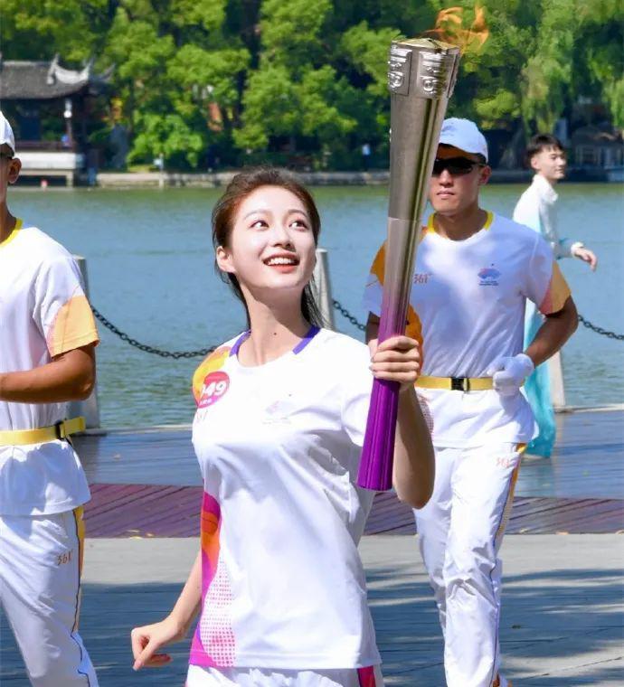 别抢，在座的各位都是我老婆！