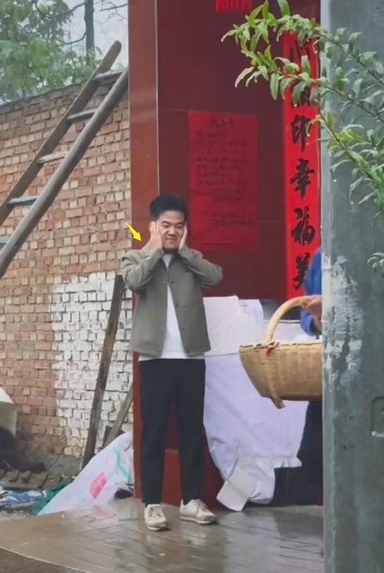 董宇辉弟弟大婚！董宇辉自曝回老家被冷落