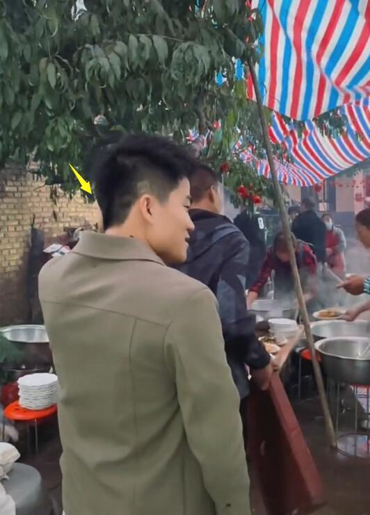 董宇辉弟弟大婚！董宇辉自曝回老家被冷落