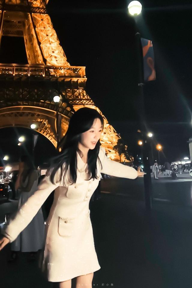 杨紫在埃菲尔铁塔下跳甜妹舞 喊话网友一起来跳跳活力十足