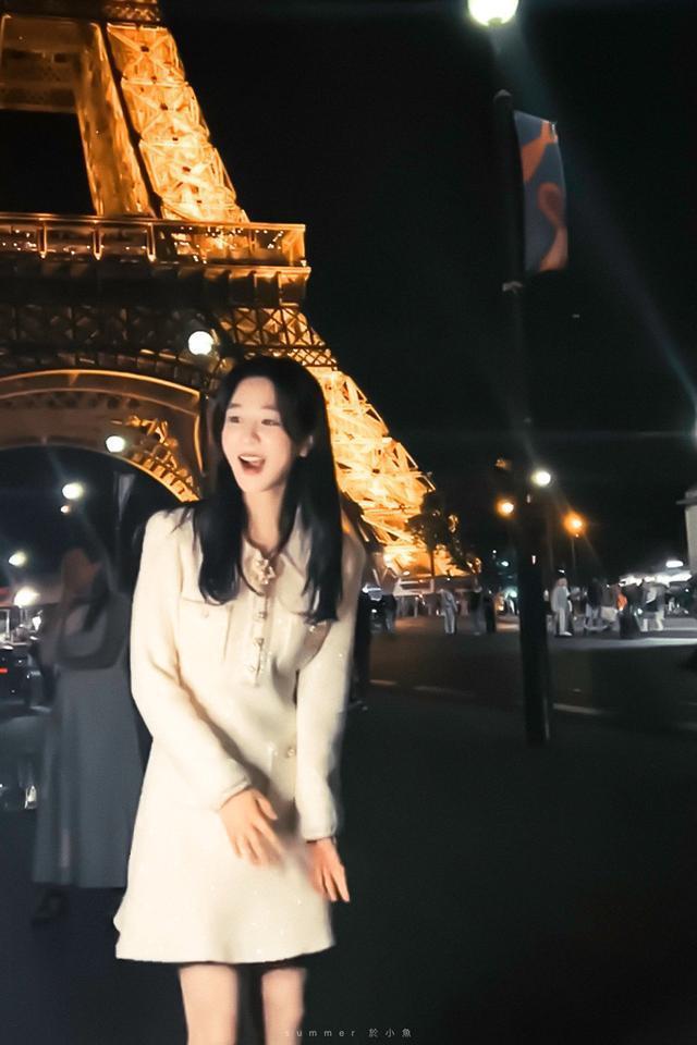 杨紫在埃菲尔铁塔下跳甜妹舞 喊话网友一起来跳跳活力十足