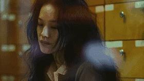 她曾被母亲虐待，两度被男人抛弃，如今却活成人间理想！